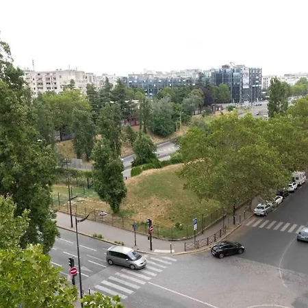 Bright 15min From The Arc De Triomphe